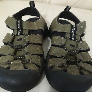 Keen children’s hiking sandals size 12 army green